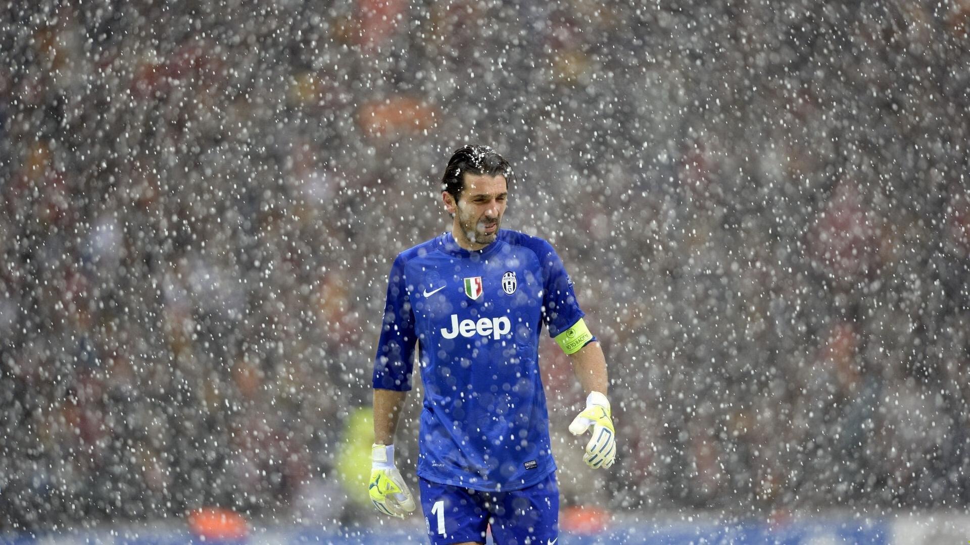 裁判争议再起!VAR介入引发英超关键战激烈争论