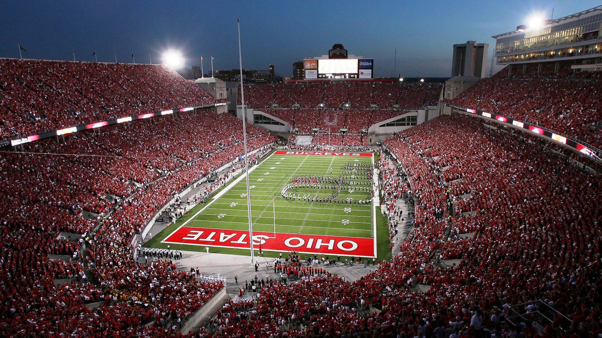 百米飞人巅峰对决 新星闪耀刷新赛季最佳